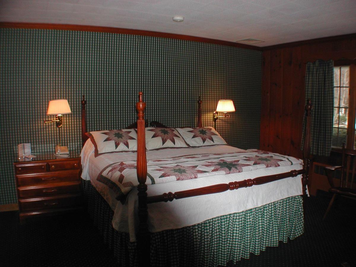 Inn The 1896 House Country - Brookside & Pondside