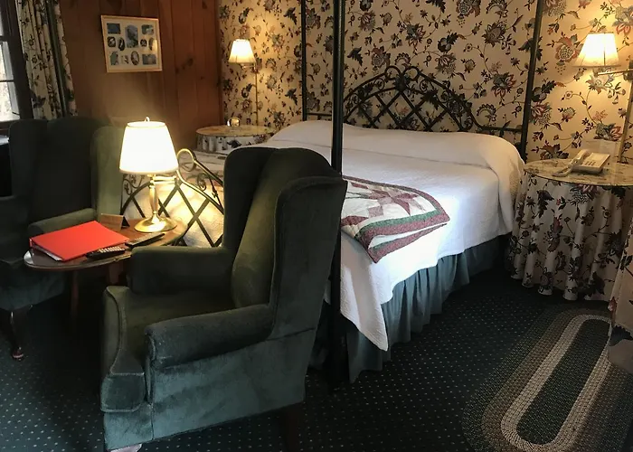 The 1896 House Country Inn - Brookside & Pondside