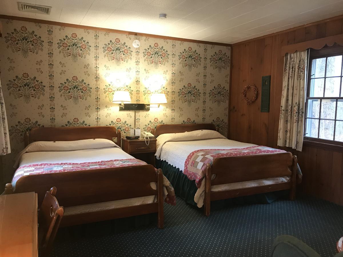 Inn The 1896 House Country - Brookside & Pondside